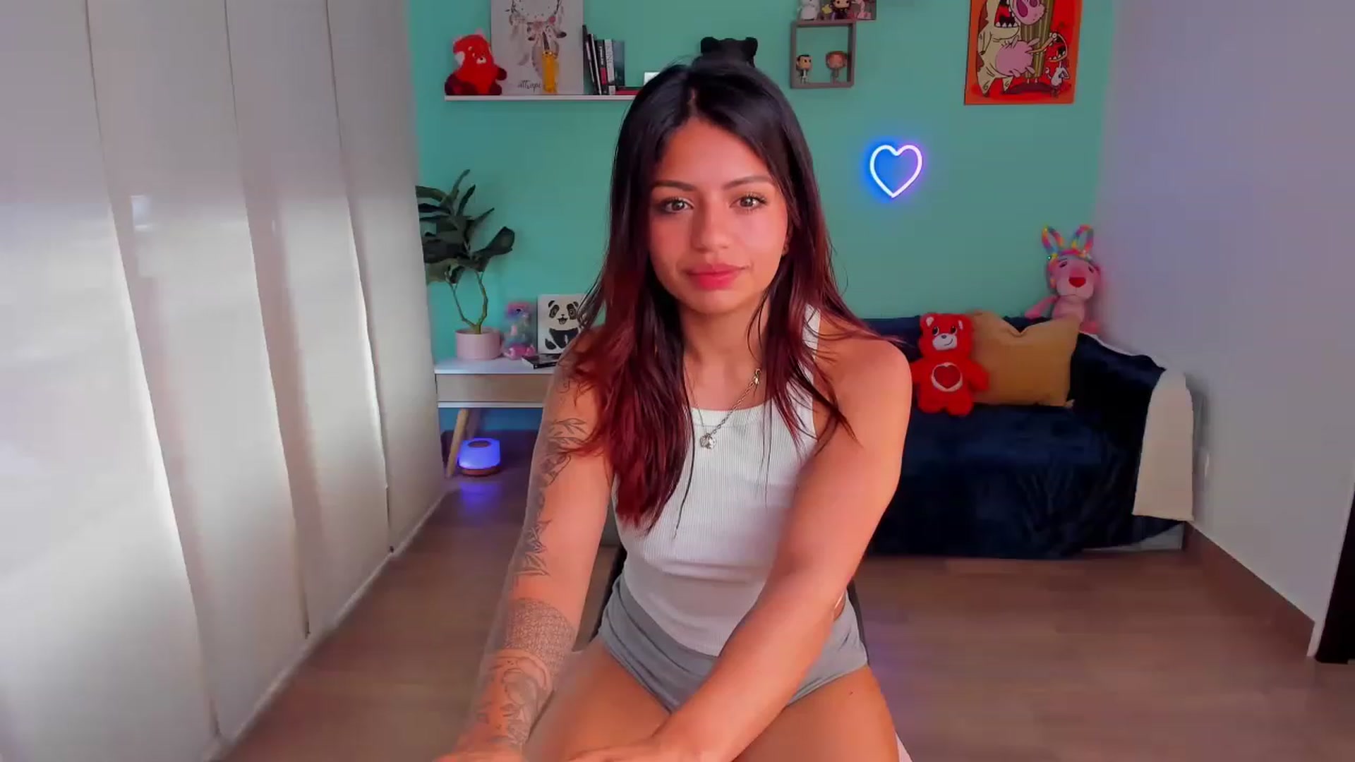 Gallery image thumbnail from SarishaLove's myfreecams stream on, 07/08/2023, 13:37 image 4 of 20