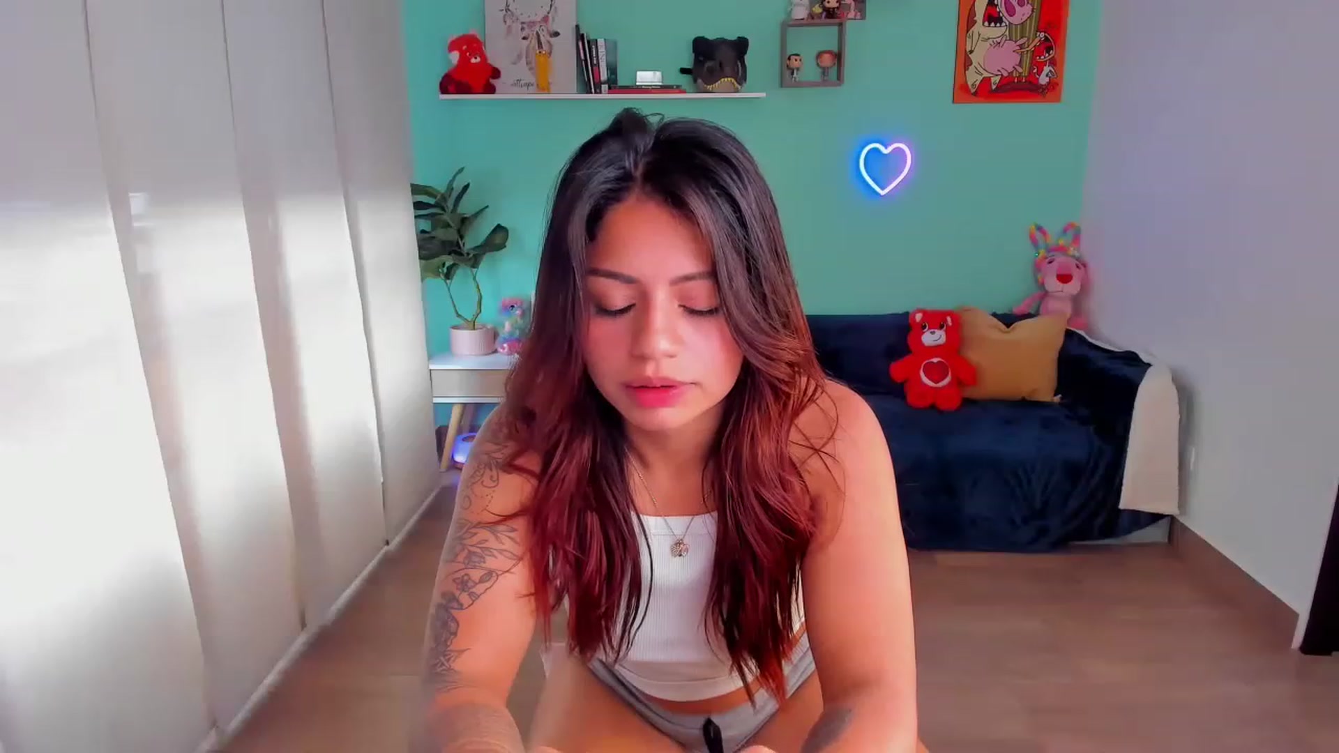 Gallery image thumbnail from SarishaLove's myfreecams stream on, 07/08/2023, 13:37 image 10 of 20