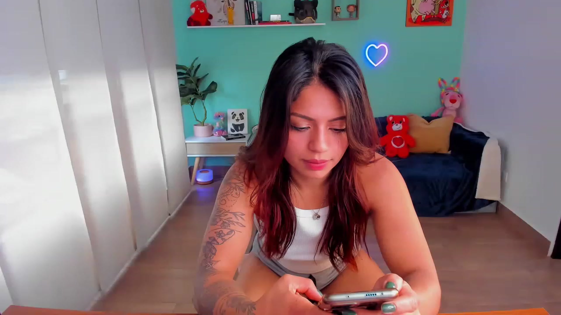 Gallery image thumbnail from SarishaLove's myfreecams stream on, 07/08/2023, 13:37 image 12 of 20