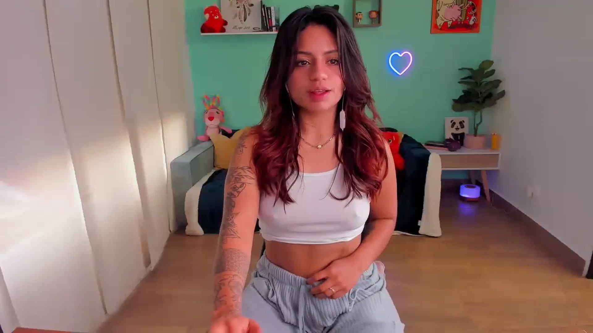 Gallery image thumbnail from SarishaLove's myfreecams stream on, 07/16/2023, 11:58 image 18 of 20