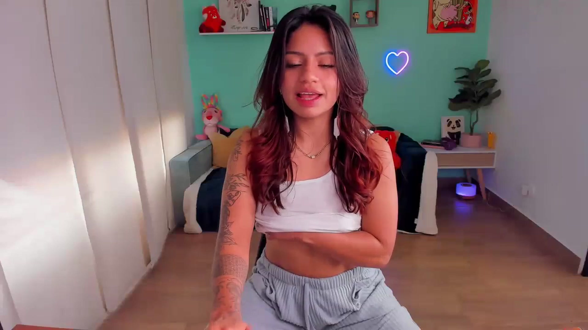 Gallery image thumbnail from SarishaLove's myfreecams stream on, 07/16/2023, 11:58 image 17 of 20