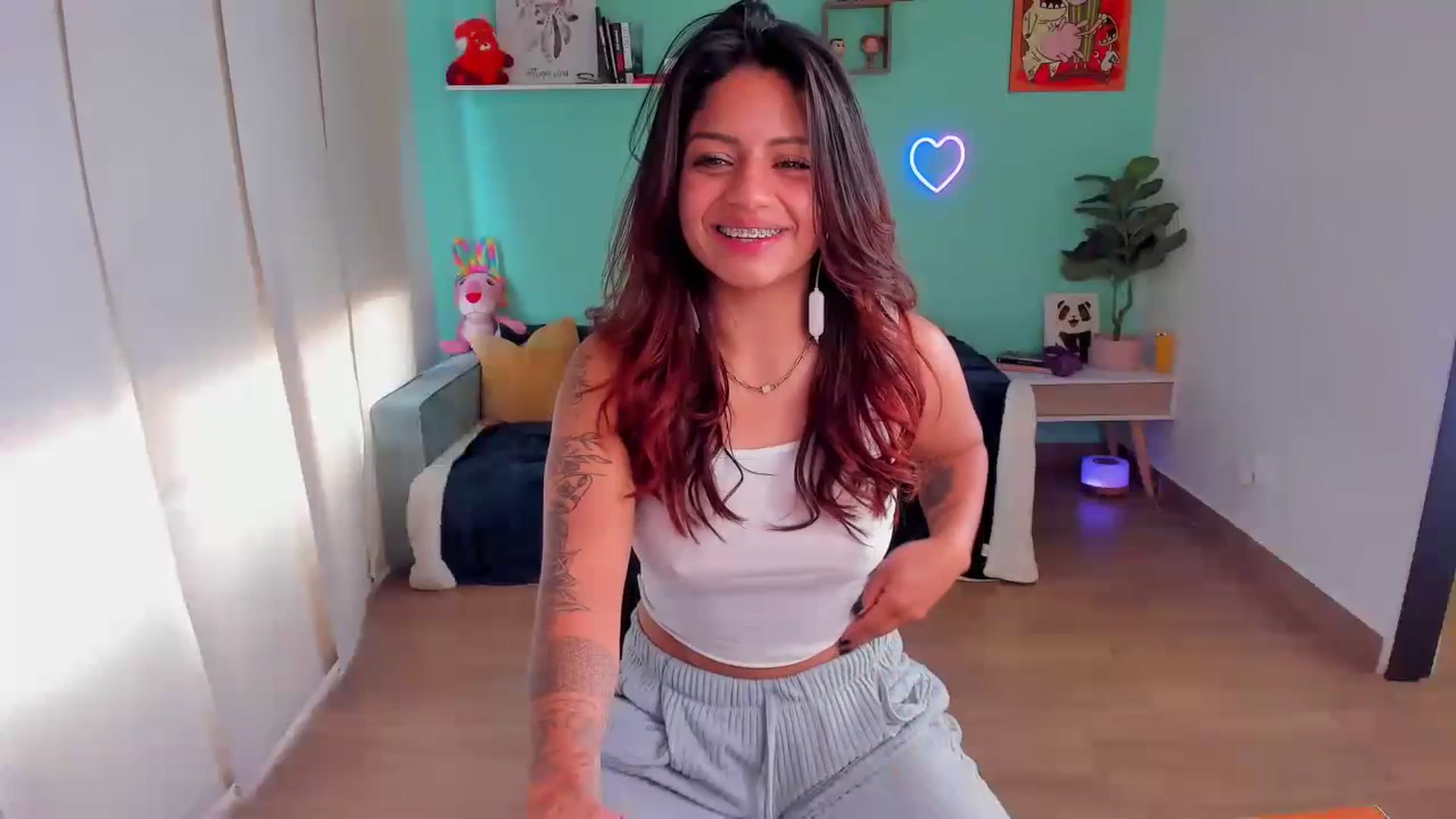 Gallery image thumbnail from SarishaLove's myfreecams stream on, 07/16/2023, 14:10 image 11 of 20