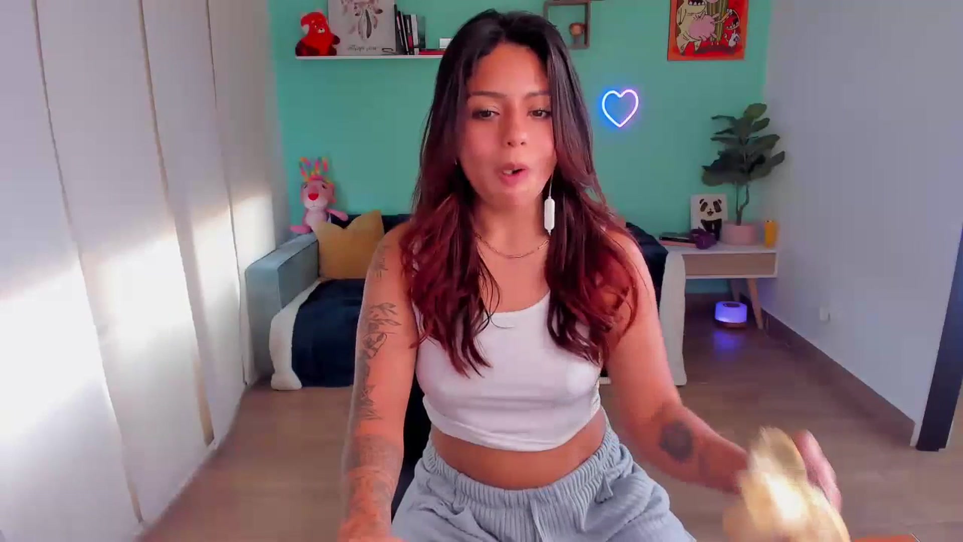 Gallery image thumbnail from SarishaLove's myfreecams stream on, 07/16/2023, 14:10 image 15 of 20