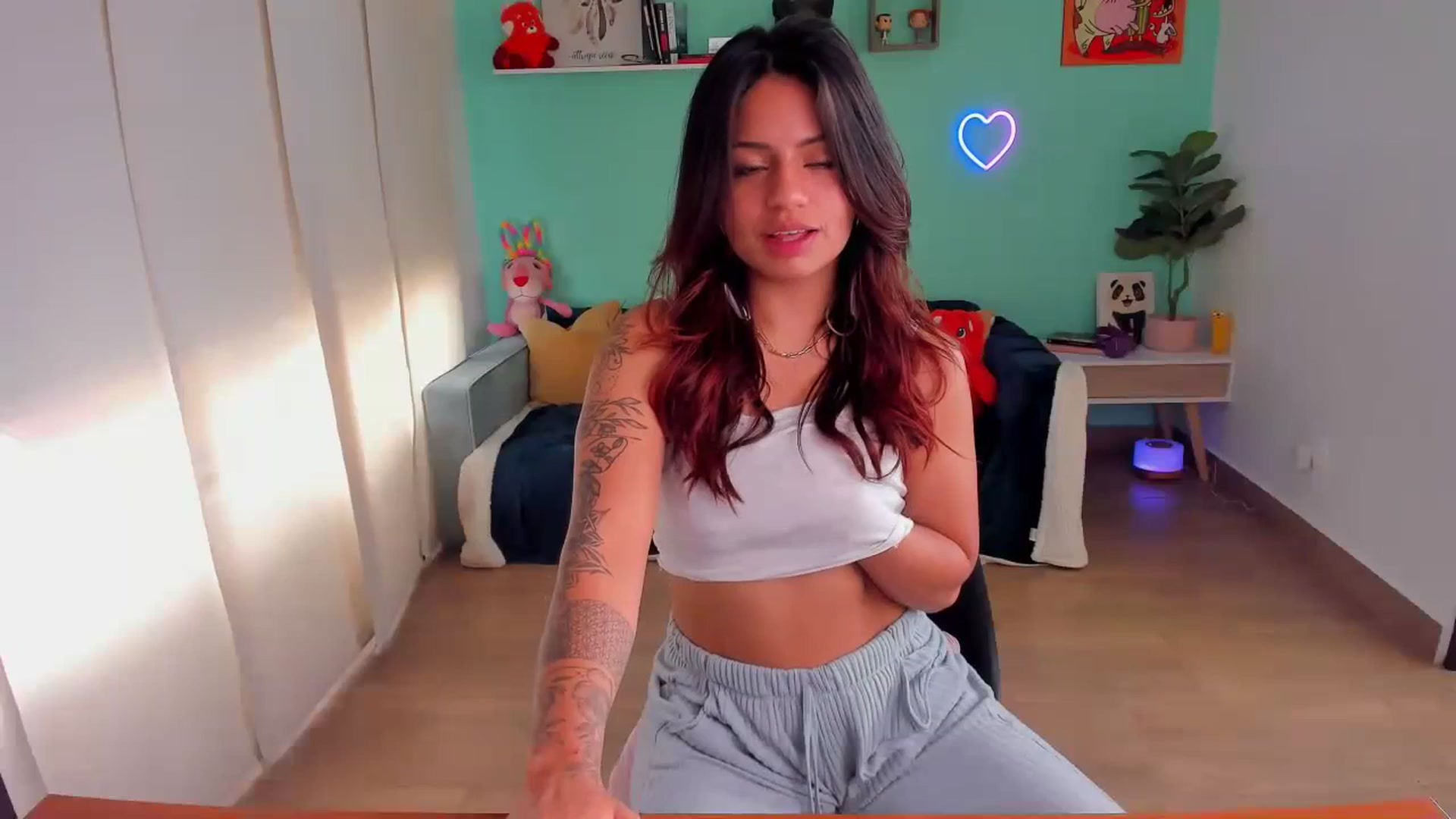 Gallery image thumbnail from SarishaLove's myfreecams stream on, 07/16/2023, 14:10 image 1 of 20