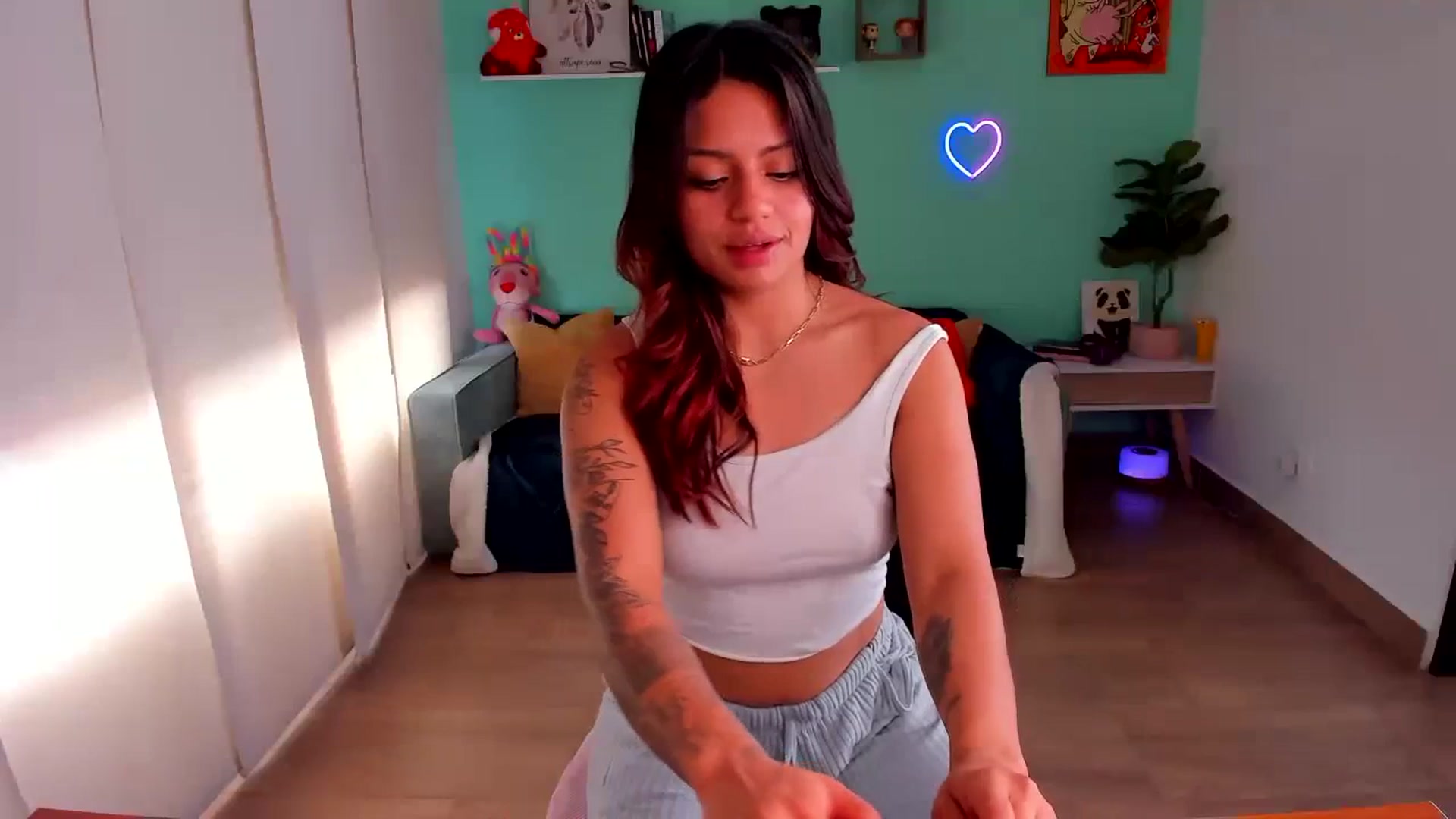 Gallery image thumbnail from SarishaLove's myfreecams stream on, 07/16/2023, 16:32 image 14 of 20