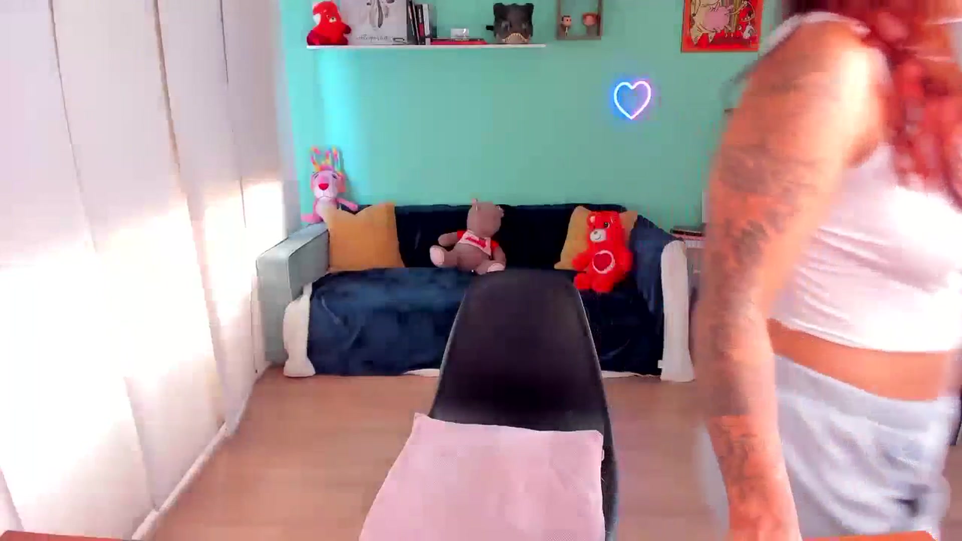 Gallery image thumbnail from SarishaLove's myfreecams stream on, 07/16/2023, 16:32 image 16 of 20