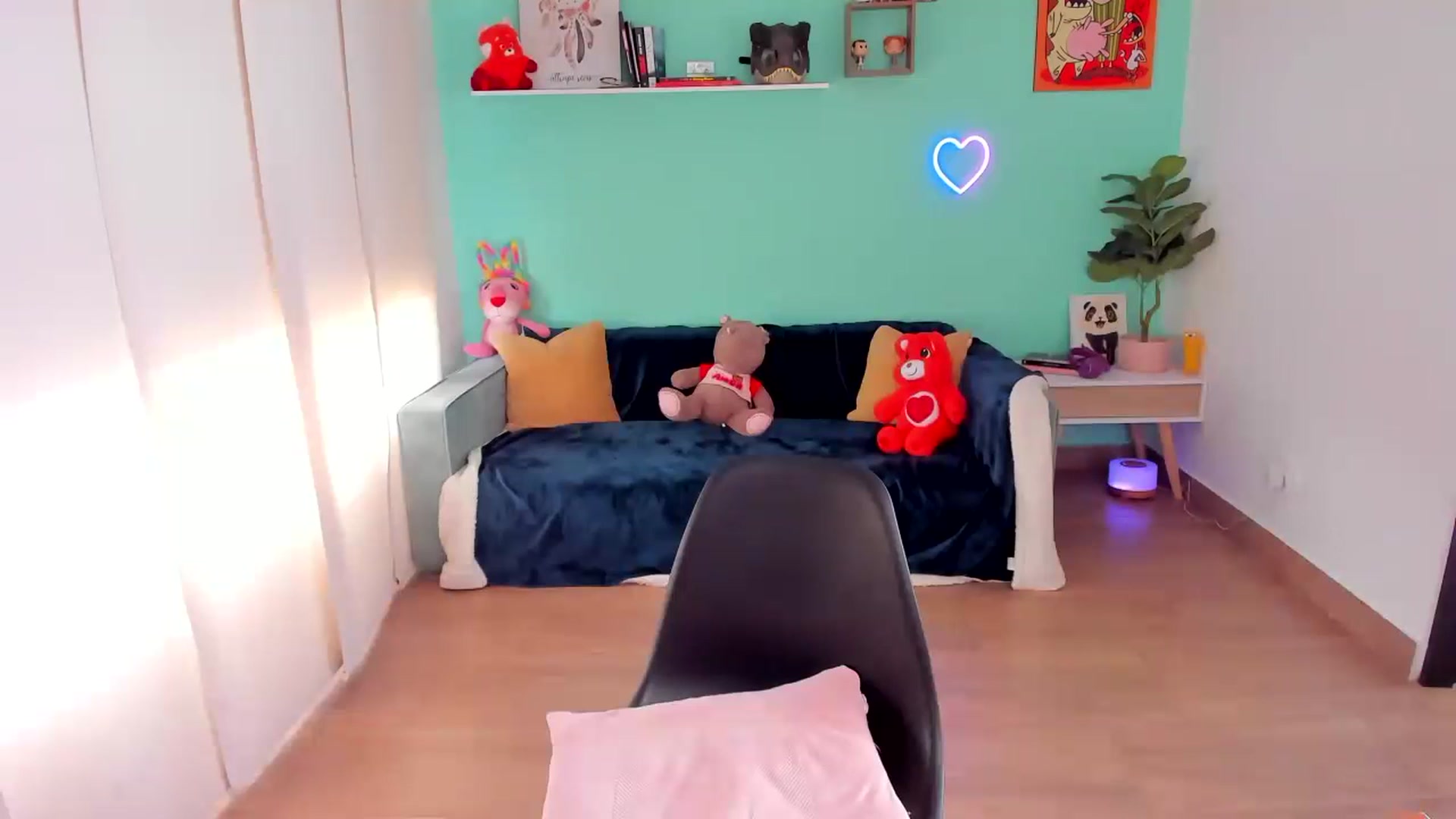 Gallery image thumbnail from SarishaLove's myfreecams stream on, 07/16/2023, 16:32 image 5 of 20