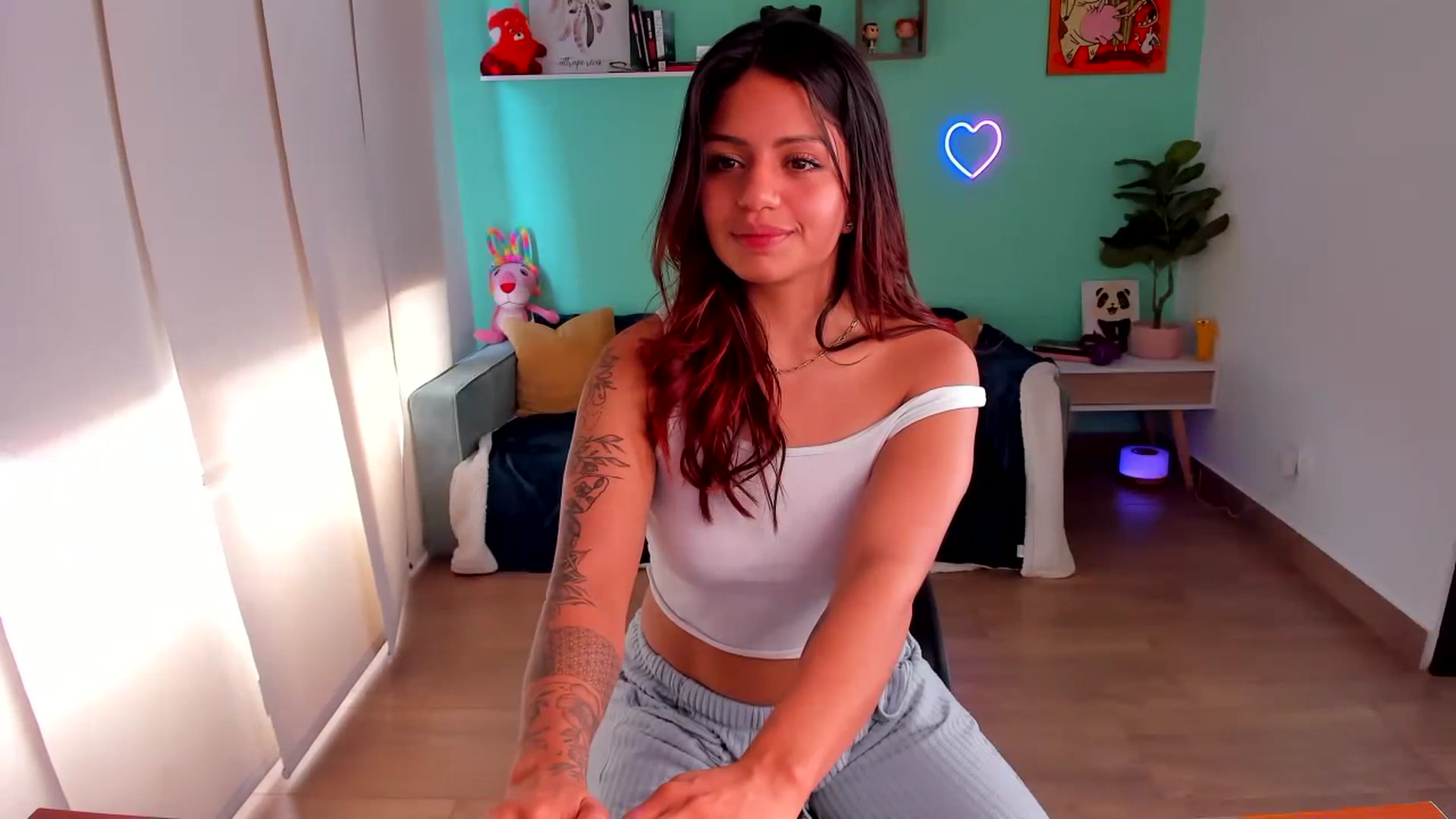 Gallery image thumbnail from SarishaLove's myfreecams stream on, 07/16/2023, 16:32 image 13 of 20