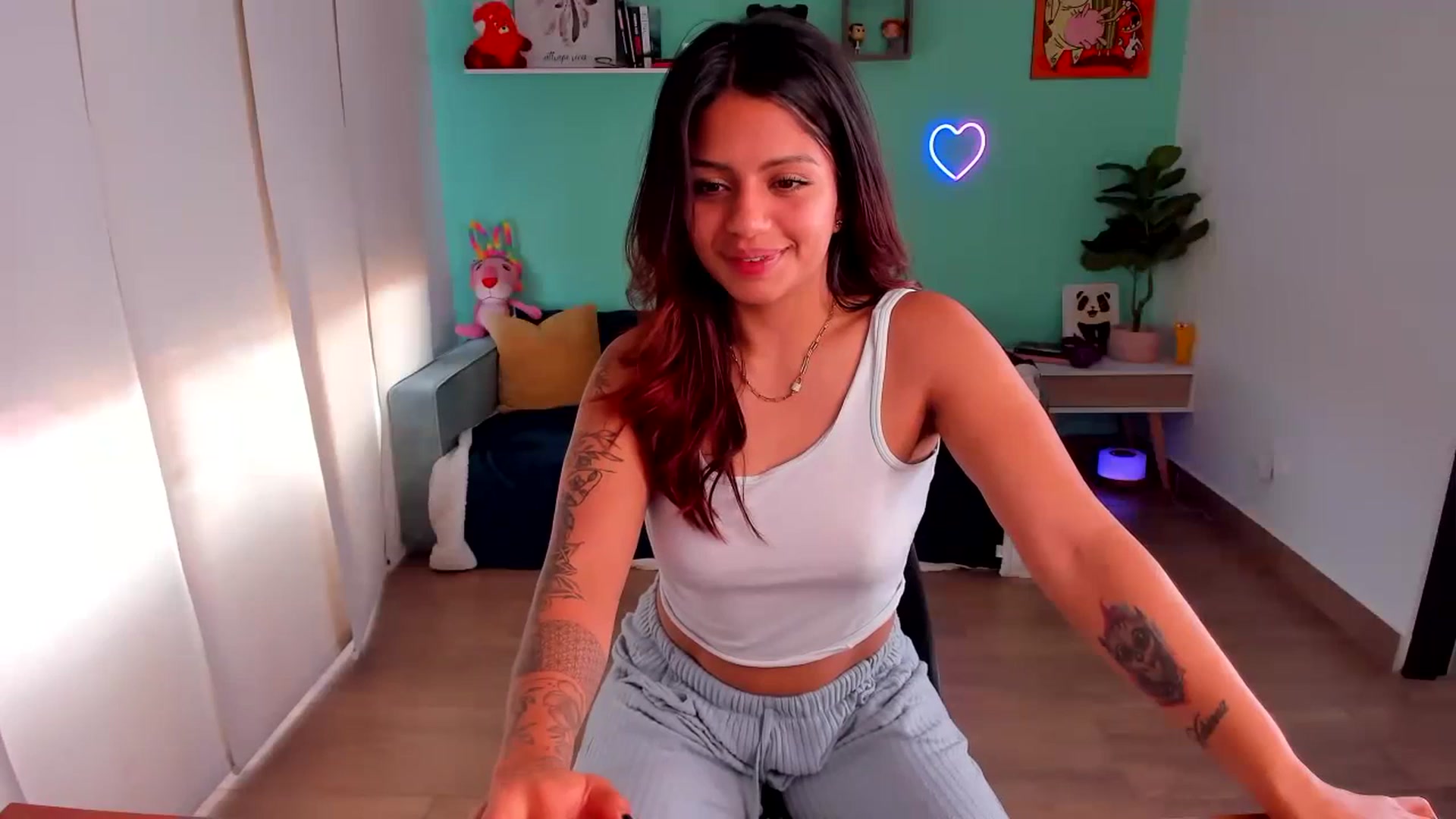 Gallery image thumbnail from SarishaLove's myfreecams stream on, 07/16/2023, 16:32 image 19 of 20