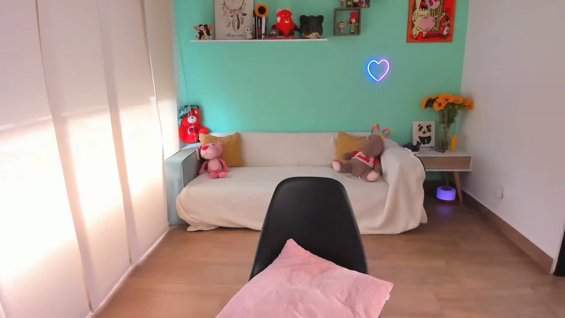 Gallery image thumbnail from SarishaLove's myfreecams stream on, 07/31/2023, 16:30 image 18 of 20