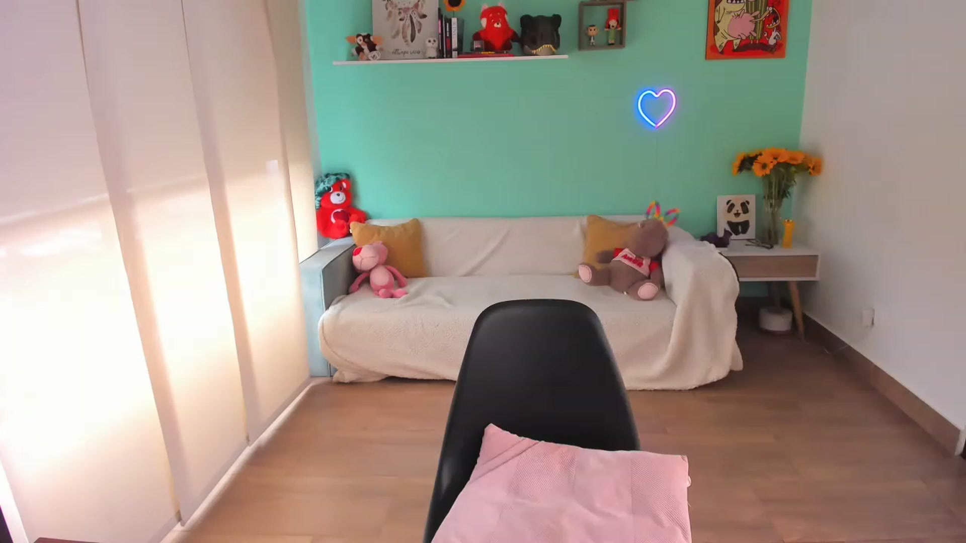 Gallery image thumbnail from SarishaLove's myfreecams stream on, 07/31/2023, 17:20 image 5 of 20