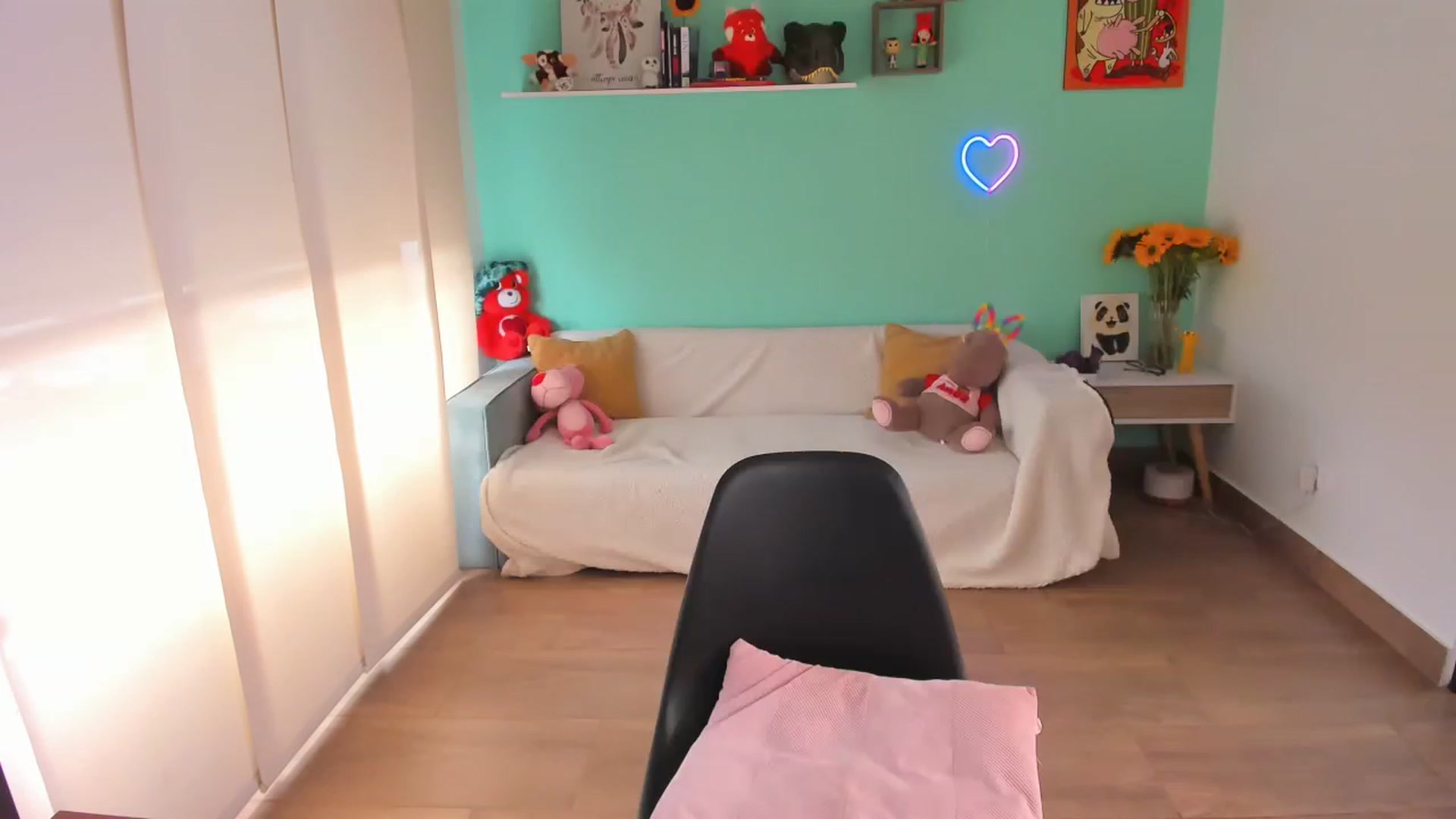 Gallery image thumbnail from SarishaLove's myfreecams stream on, 07/31/2023, 17:20 image 4 of 20