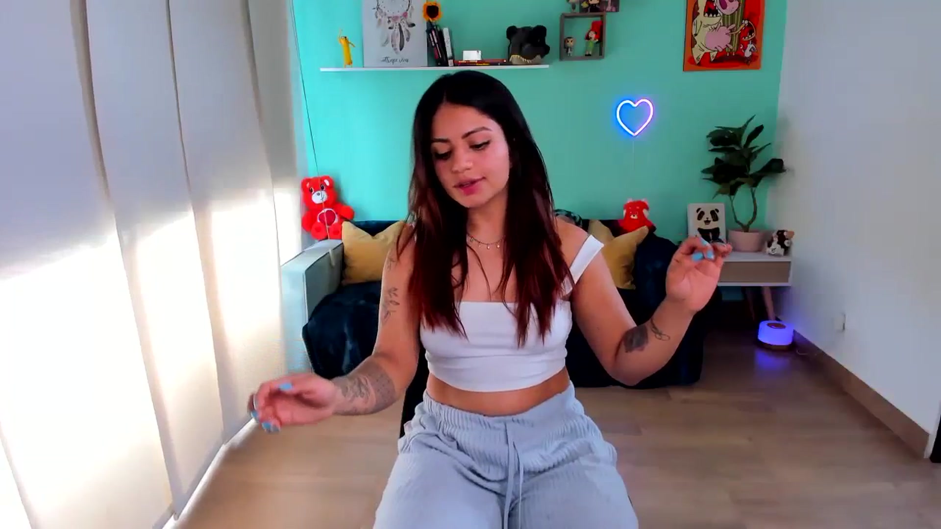 Gallery image thumbnail from SarishaLove's myfreecams stream on, 08/04/2023, 18:04 image 7 of 20