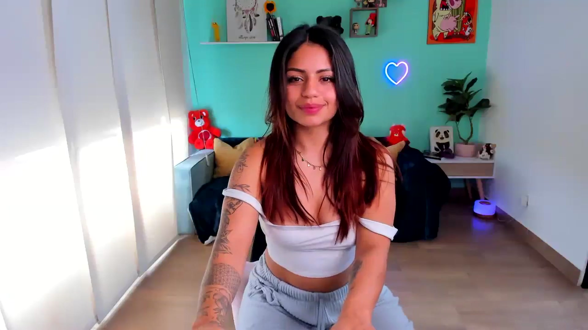 Gallery image thumbnail from SarishaLove's myfreecams stream on, 08/04/2023, 18:04 image 17 of 20