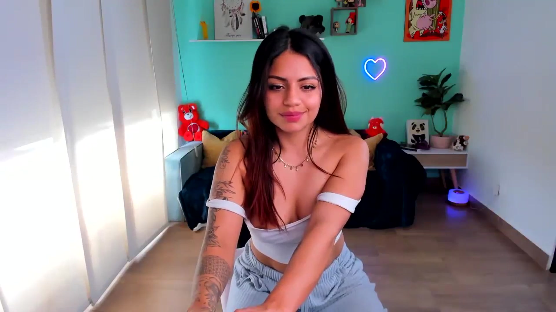 Gallery image thumbnail from SarishaLove's myfreecams stream on, 08/04/2023, 18:04 image 20 of 20