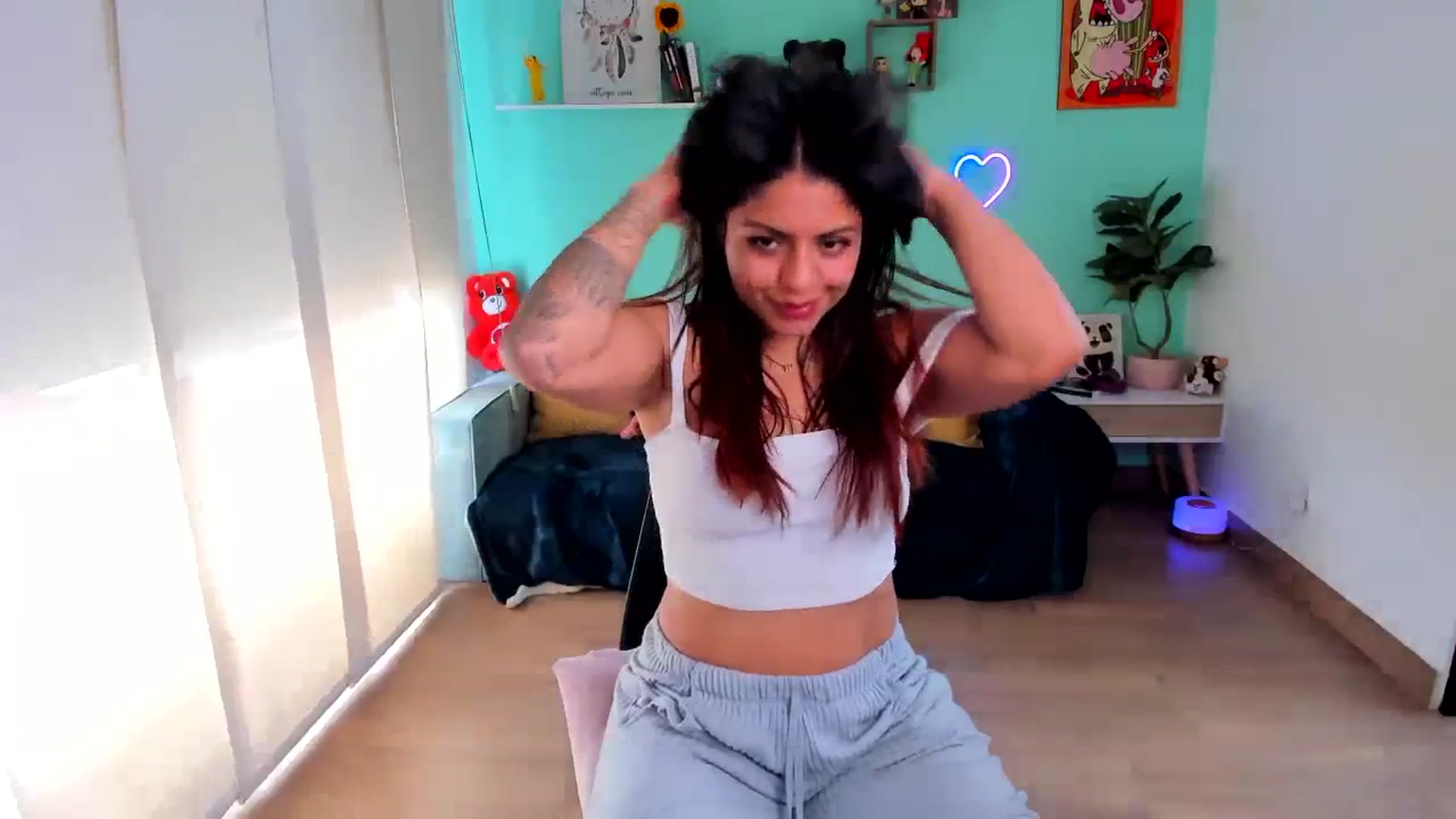 Gallery image thumbnail from SarishaLove's myfreecams stream on, 08/04/2023, 18:04 image 14 of 20