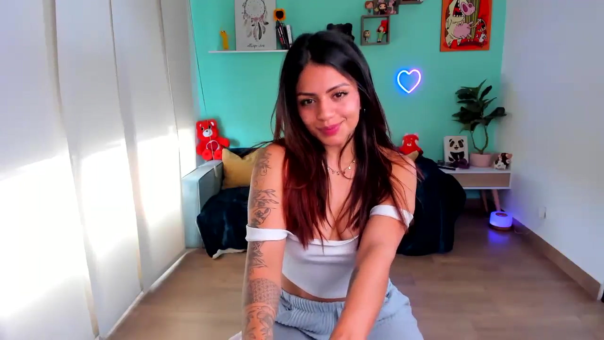 Gallery image thumbnail from SarishaLove's myfreecams stream on, 08/04/2023, 19:47 image 5 of 20