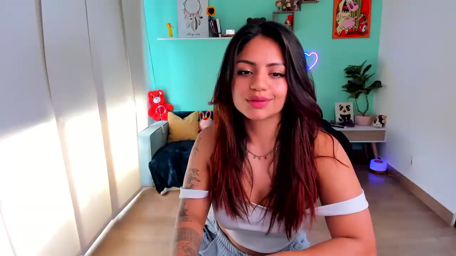Gallery image thumbnail from SarishaLove's myfreecams stream on, 08/04/2023, 19:47 image 1 of 20