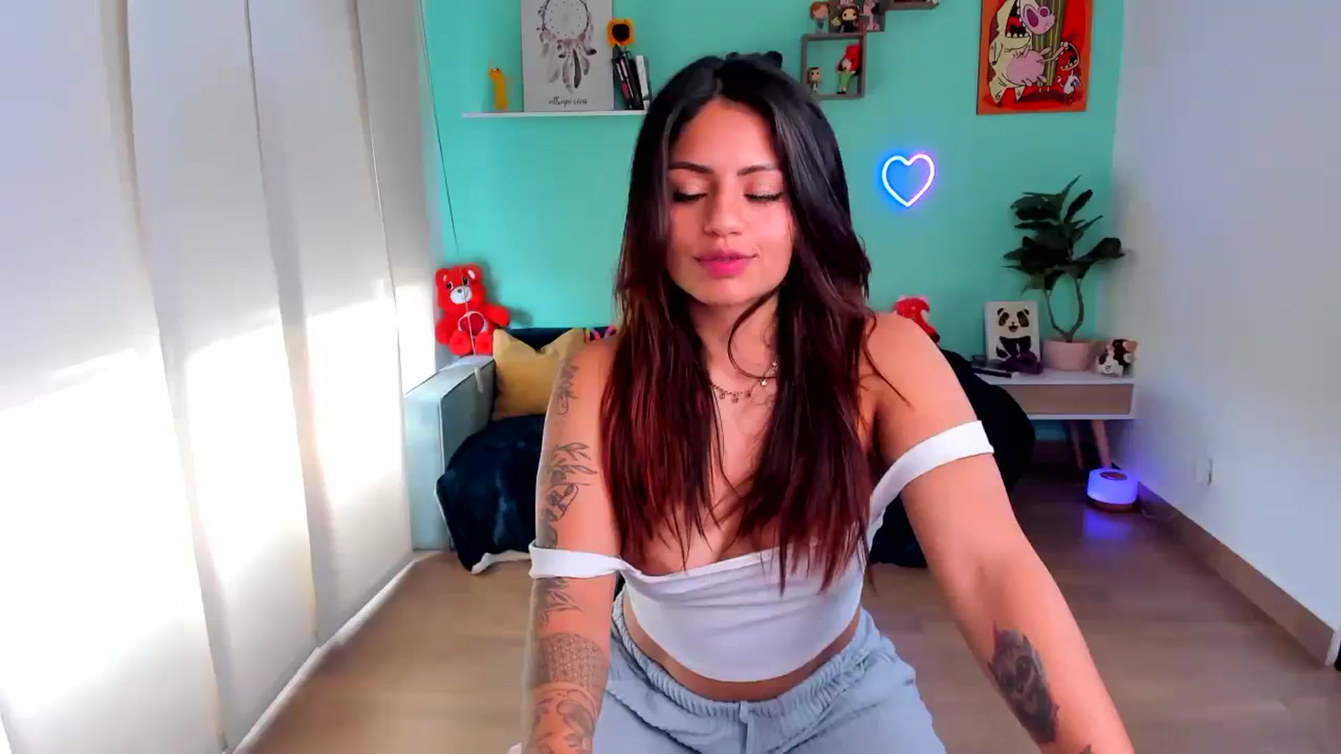 Gallery image thumbnail from SarishaLove's myfreecams stream on, 08/04/2023, 19:47 image 4 of 20