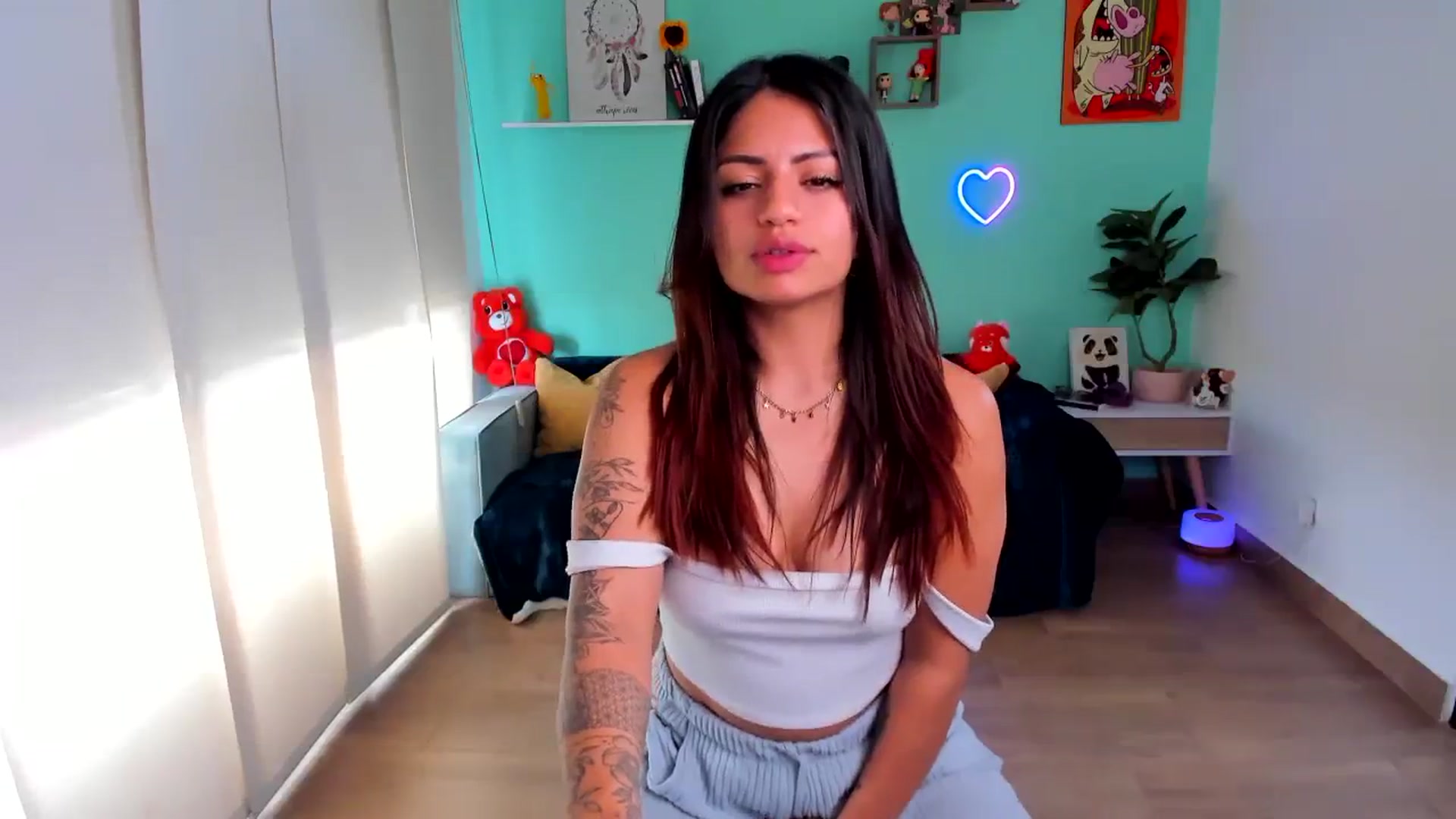 Gallery image thumbnail from SarishaLove's myfreecams stream on, 08/04/2023, 19:47 image 3 of 20