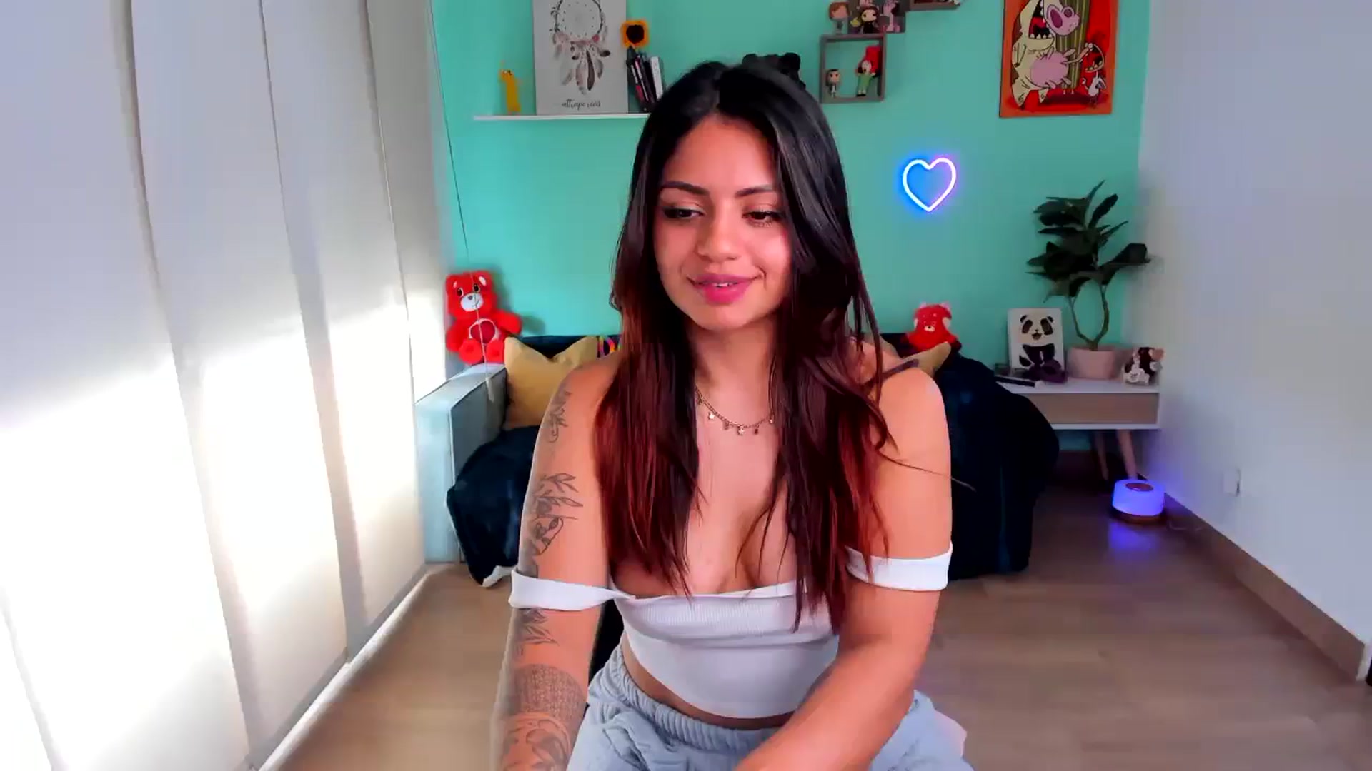 Gallery image thumbnail from SarishaLove's myfreecams stream on, 08/04/2023, 19:47 image 7 of 20