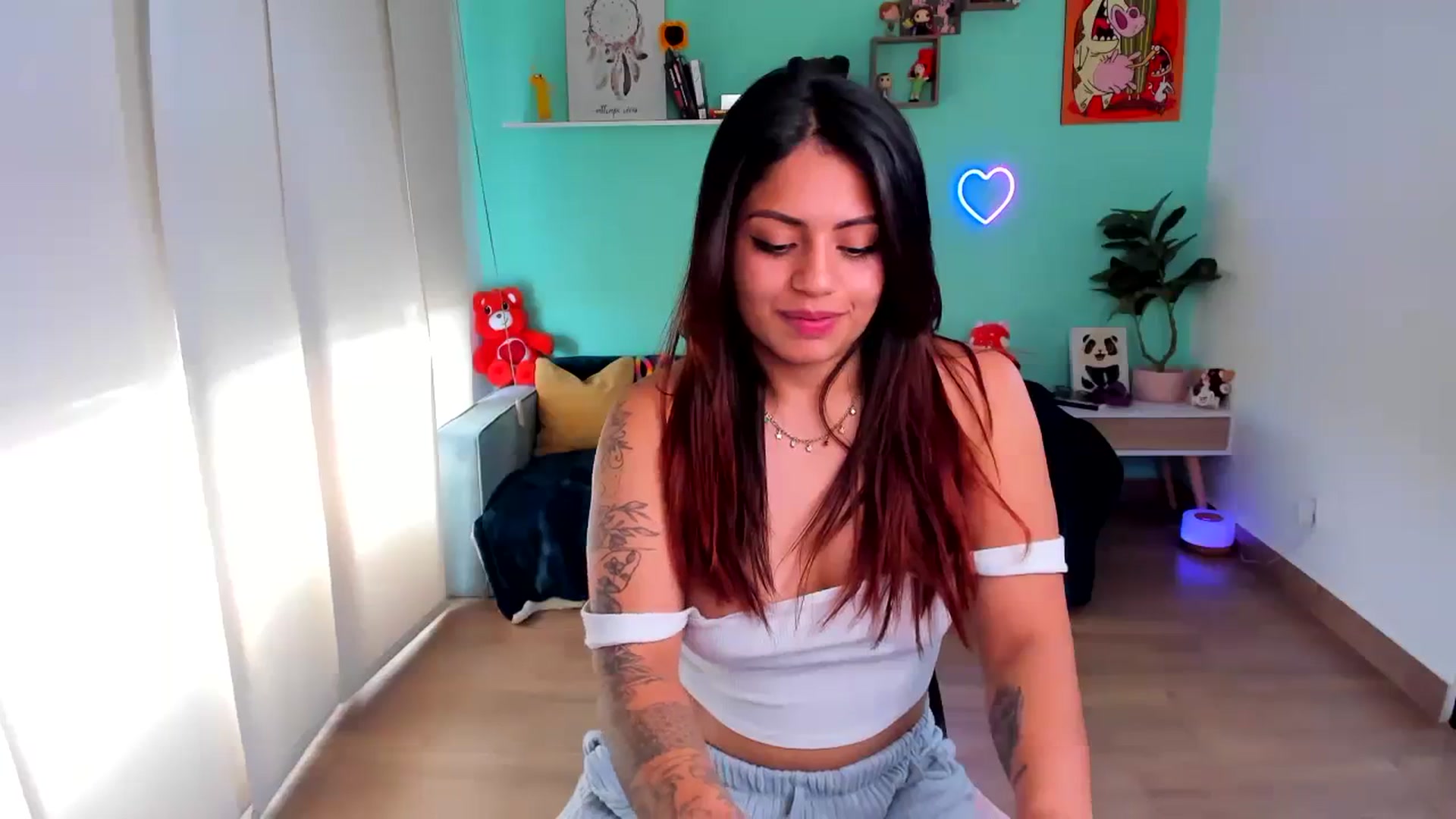 Gallery image thumbnail from SarishaLove's myfreecams stream on, 08/04/2023, 19:47 image 6 of 20