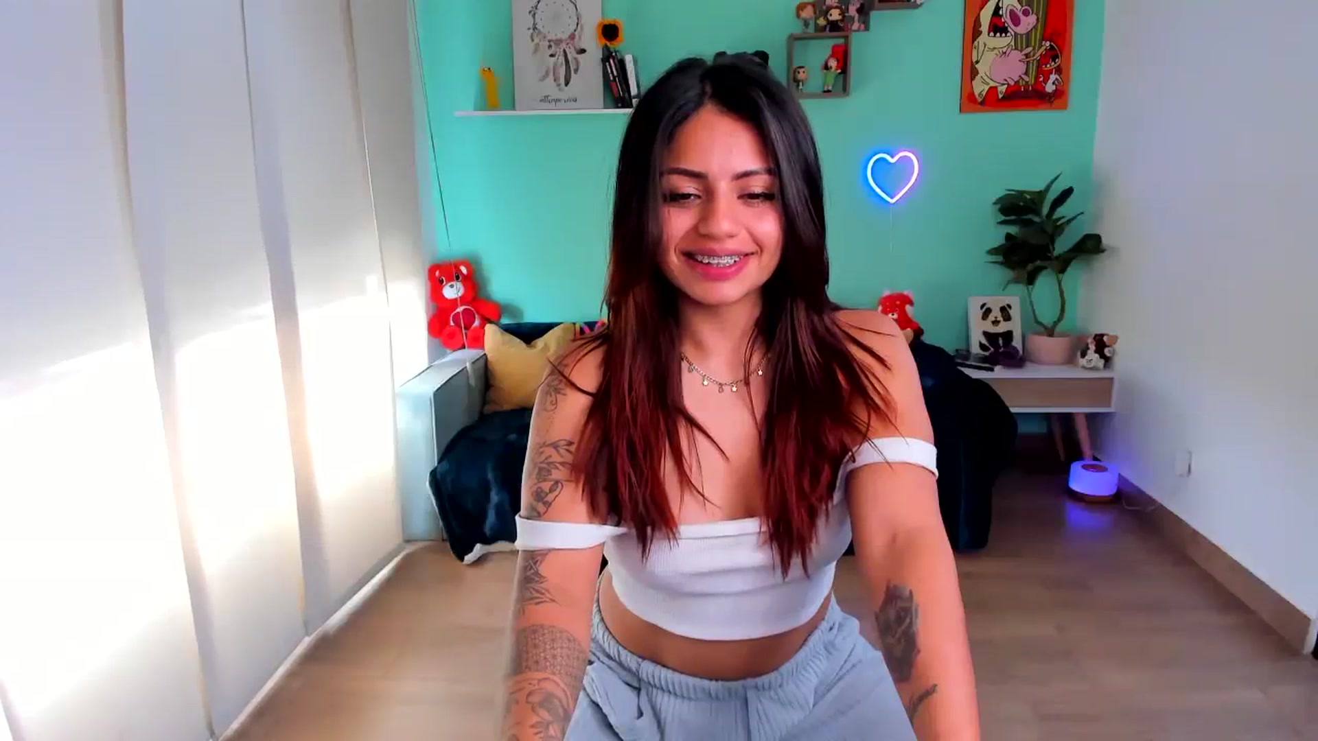 Gallery image thumbnail from SarishaLove's myfreecams stream on, 08/04/2023, 19:47 image 12 of 20