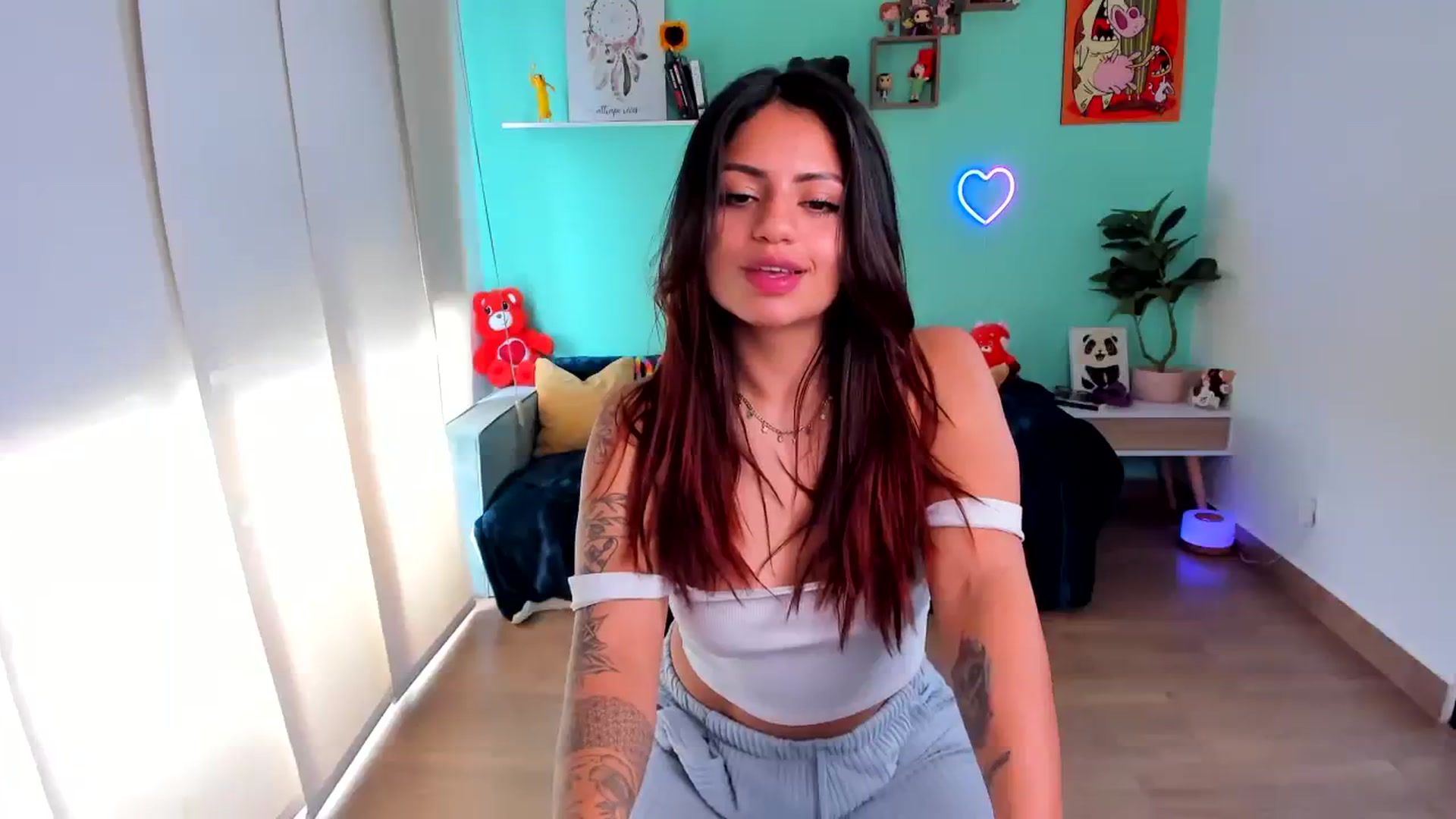 Gallery image thumbnail from SarishaLove's myfreecams stream on, 08/04/2023, 19:47 image 10 of 20