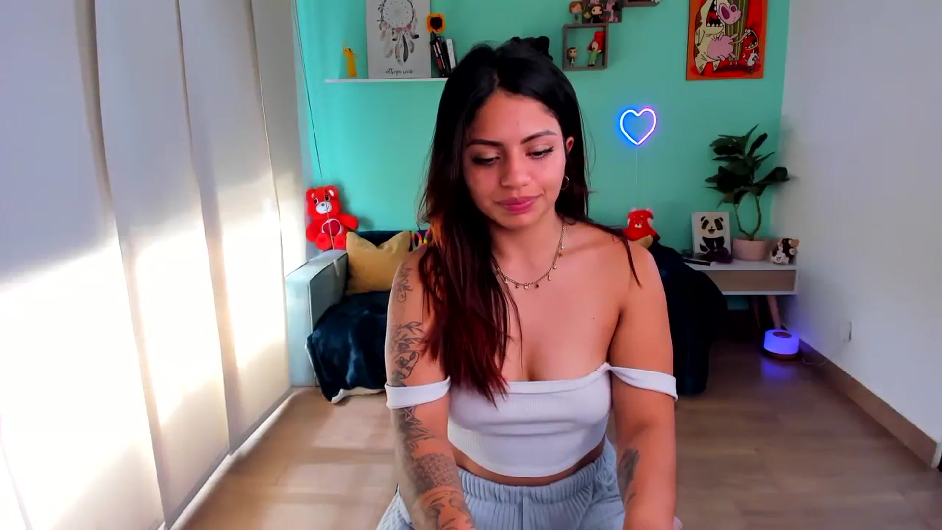 Gallery image thumbnail from SarishaLove's myfreecams stream on, 08/04/2023, 19:47 image 11 of 20