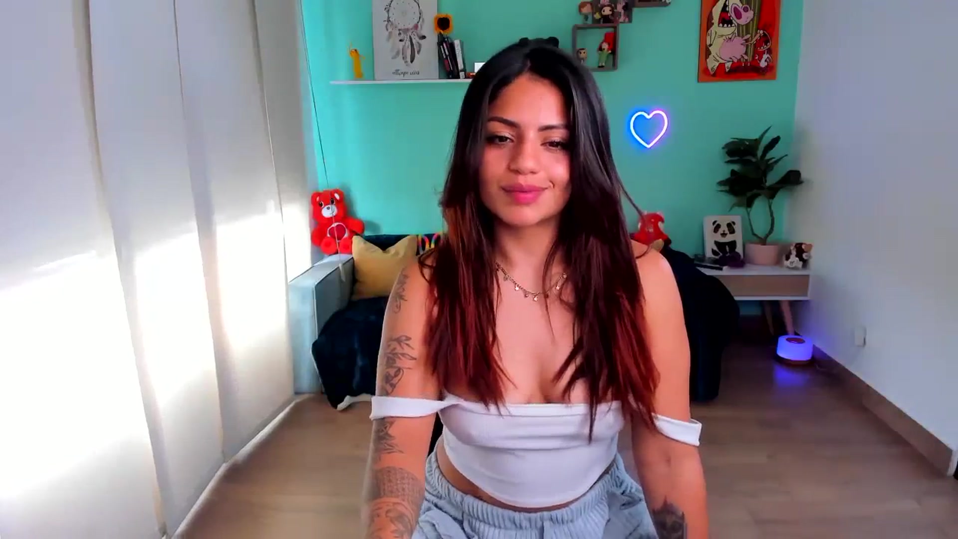 Gallery image thumbnail from SarishaLove's myfreecams stream on, 08/04/2023, 19:47 image 8 of 20