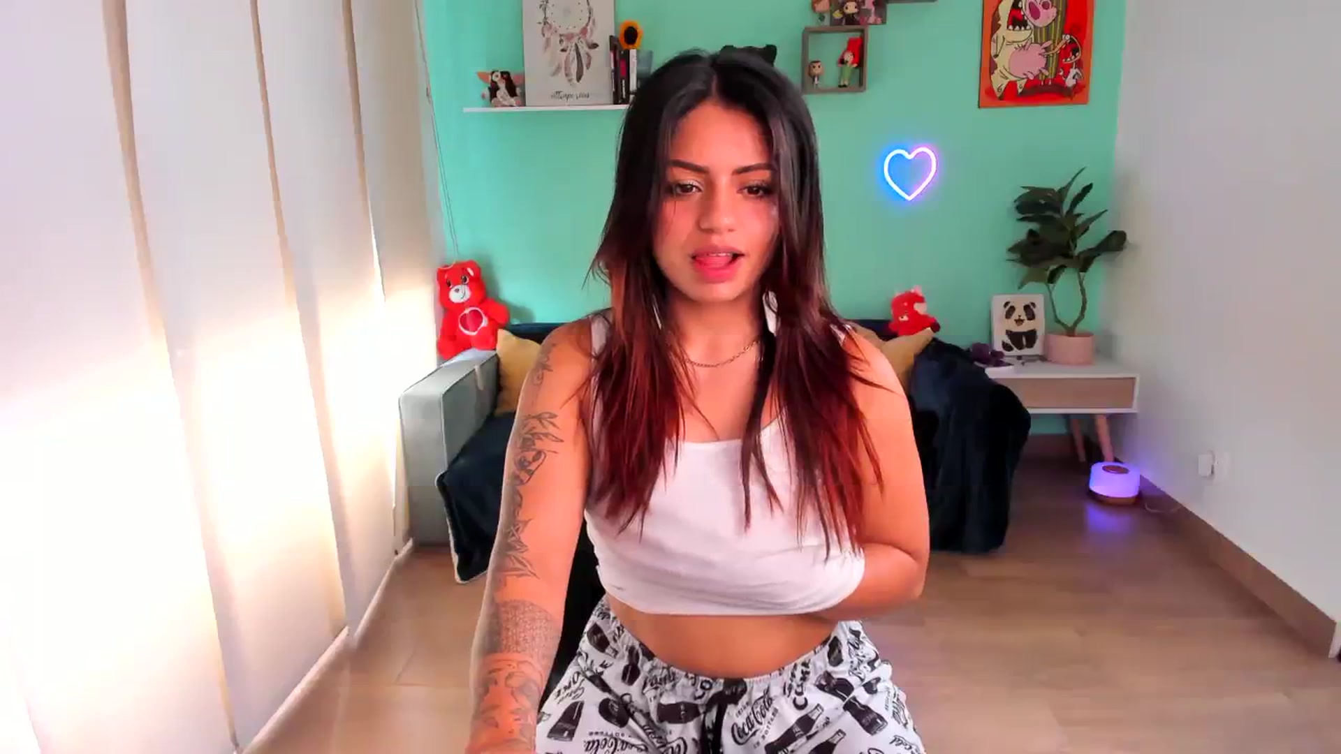 Gallery image thumbnail from SarishaLove's myfreecams stream on, 08/05/2023, 14:32 image 20 of 20