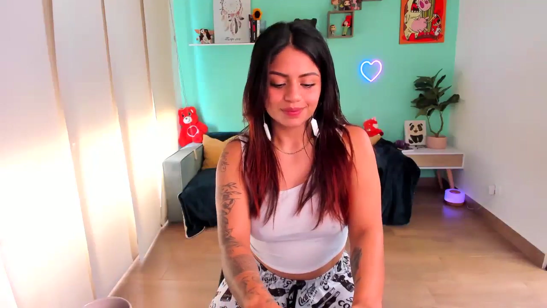 Gallery image thumbnail from SarishaLove's myfreecams stream on, 08/05/2023, 14:32 image 15 of 20