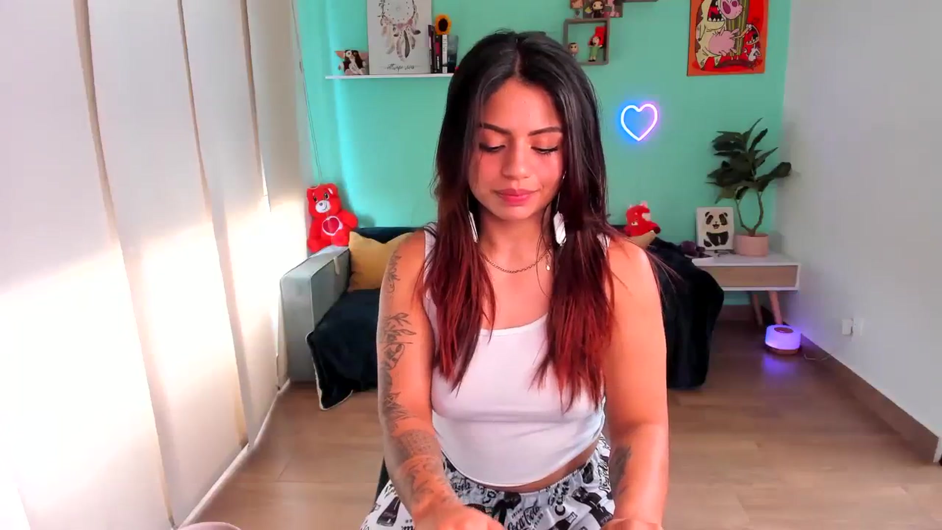 Gallery image thumbnail from SarishaLove's myfreecams stream on, 08/05/2023, 14:32 image 5 of 20