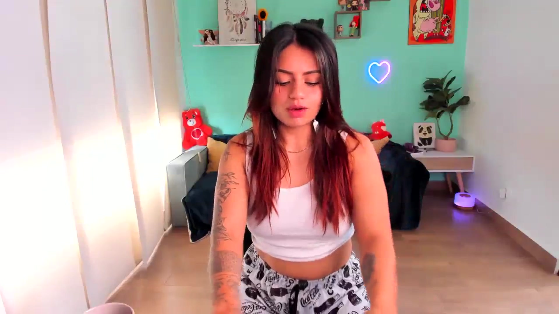 Gallery image thumbnail from SarishaLove's myfreecams stream on, 08/05/2023, 14:32 image 19 of 20