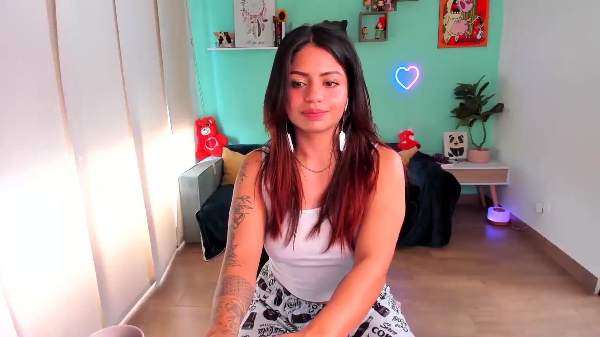 Gallery image thumbnail from SarishaLove's myfreecams stream on, 08/05/2023, 14:32 image 11 of 20