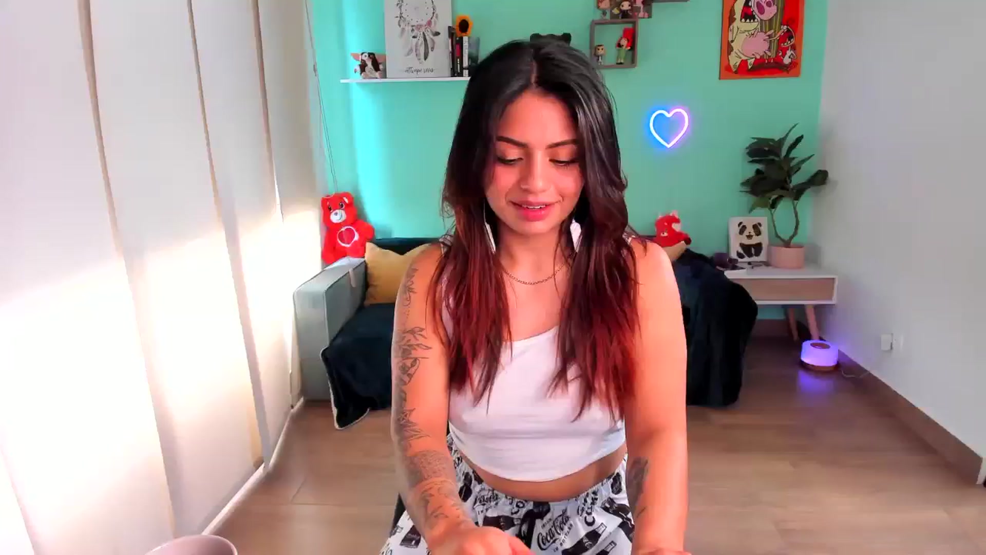 Gallery image thumbnail from SarishaLove's myfreecams stream on, 08/05/2023, 14:32 image 9 of 20