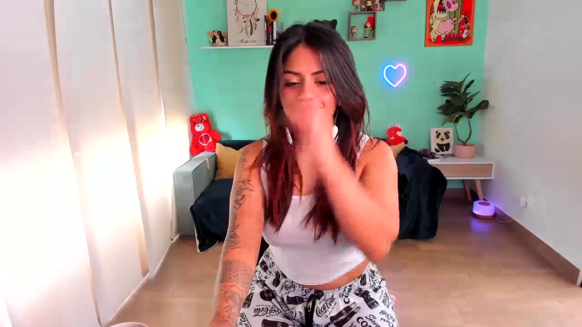 Gallery image thumbnail from SarishaLove's myfreecams stream on, 08/05/2023, 14:32 image 3 of 20