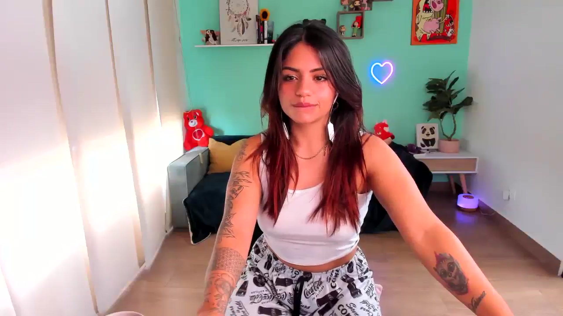 Gallery image thumbnail from SarishaLove's myfreecams stream on, 08/05/2023, 14:32 image 2 of 20