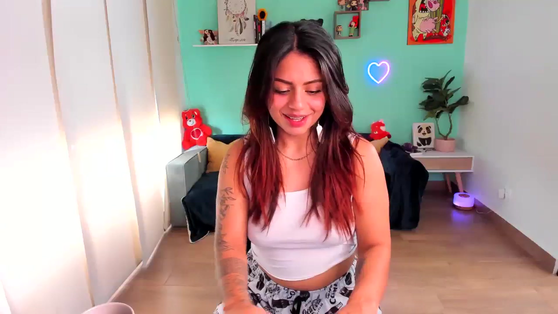 Gallery image thumbnail from SarishaLove's myfreecams stream on, 08/05/2023, 14:32 image 8 of 20
