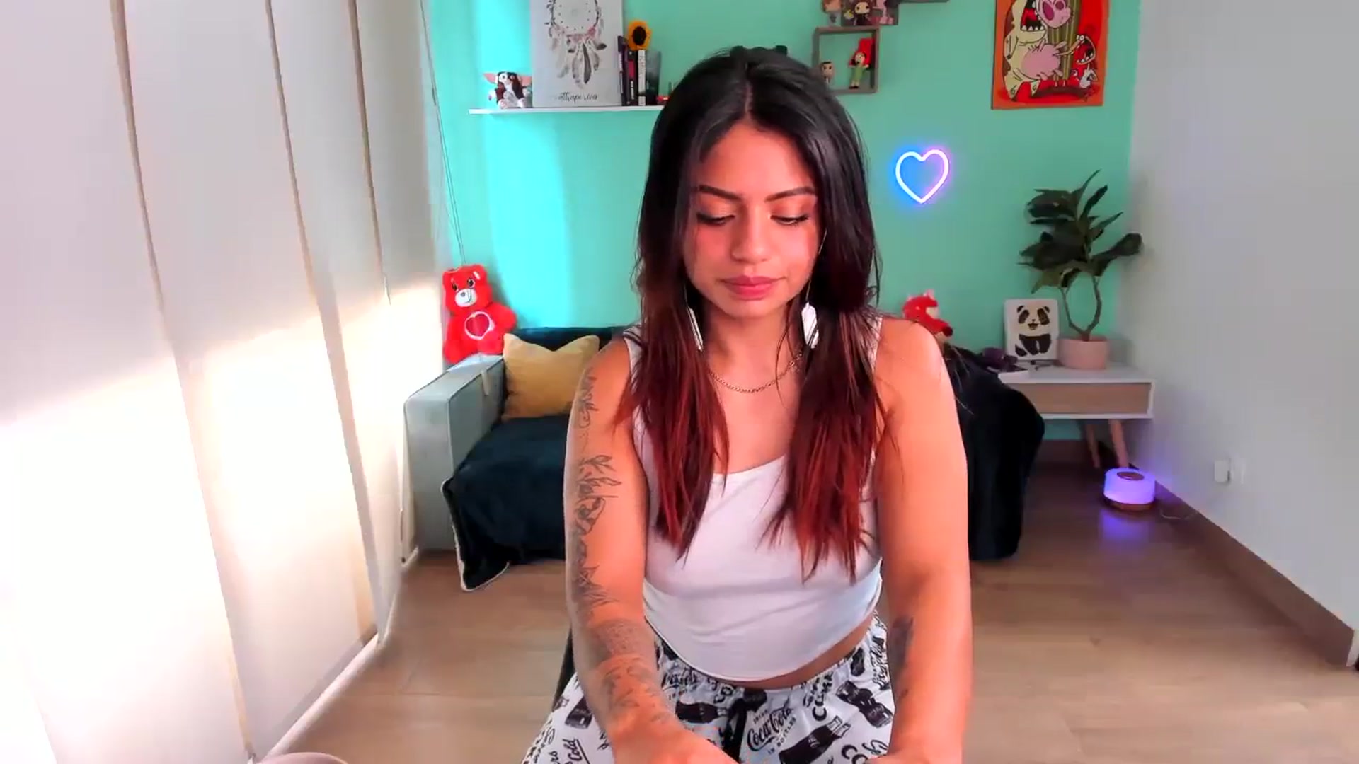 Gallery image thumbnail from SarishaLove's myfreecams stream on, 08/05/2023, 14:32 image 4 of 20