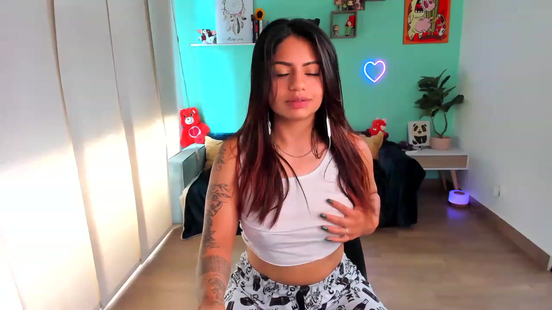 Gallery image thumbnail from SarishaLove's myfreecams stream on, 08/05/2023, 16:42 image 9 of 20