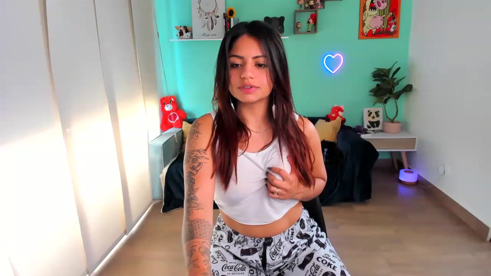 Gallery image thumbnail from SarishaLove's myfreecams stream on, 08/05/2023, 16:42 image 20 of 20