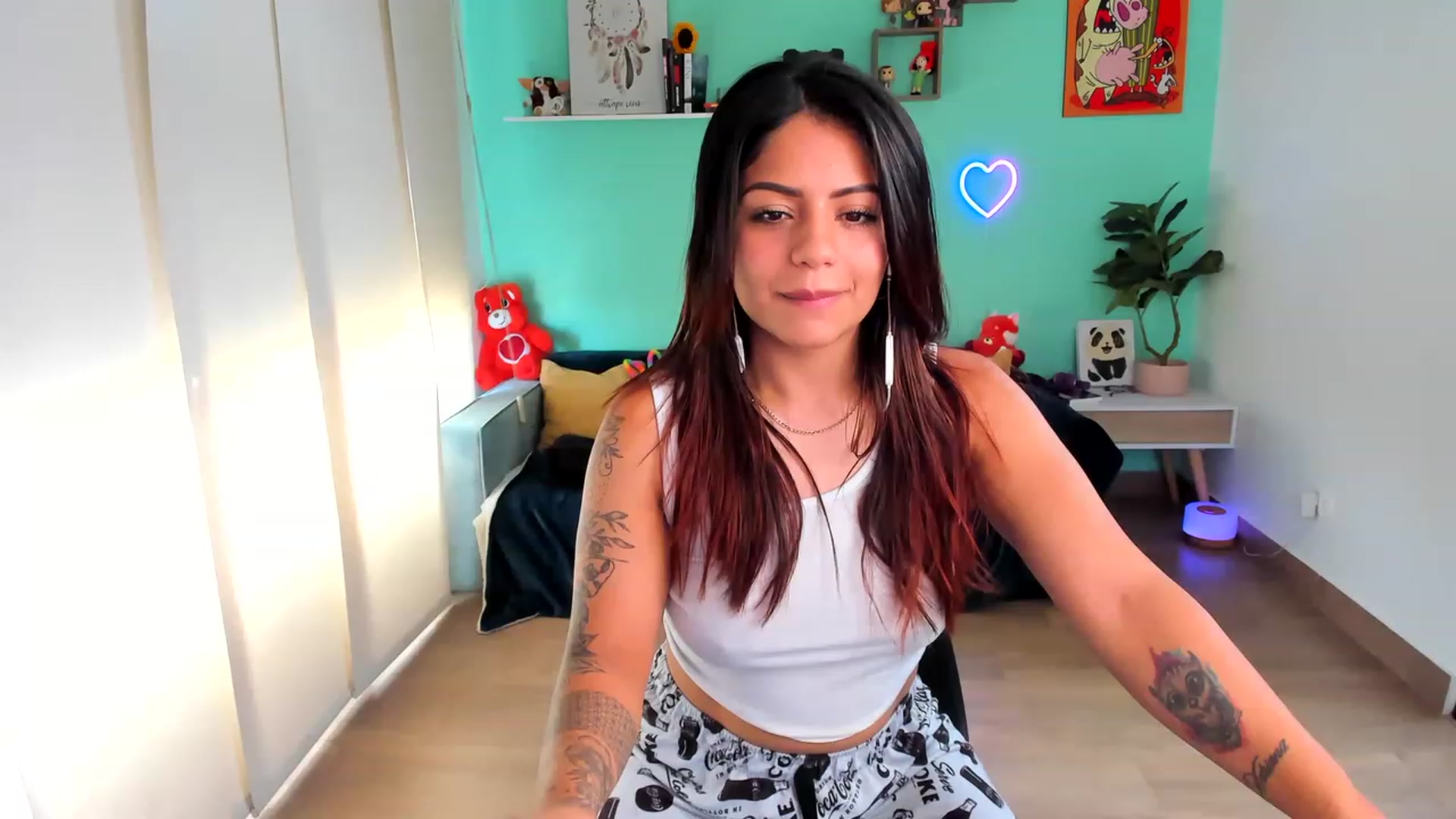 Gallery image thumbnail from SarishaLove's myfreecams stream on, 08/05/2023, 16:42 image 10 of 20