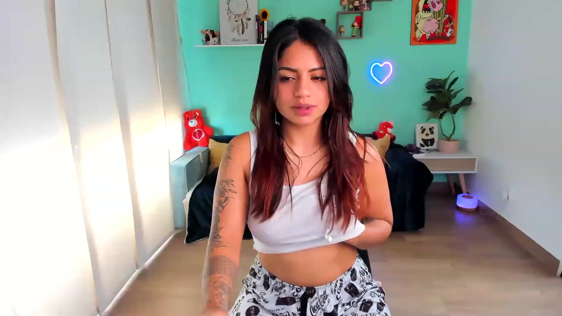 Gallery image thumbnail from SarishaLove's myfreecams stream on, 08/05/2023, 16:42 image 2 of 20