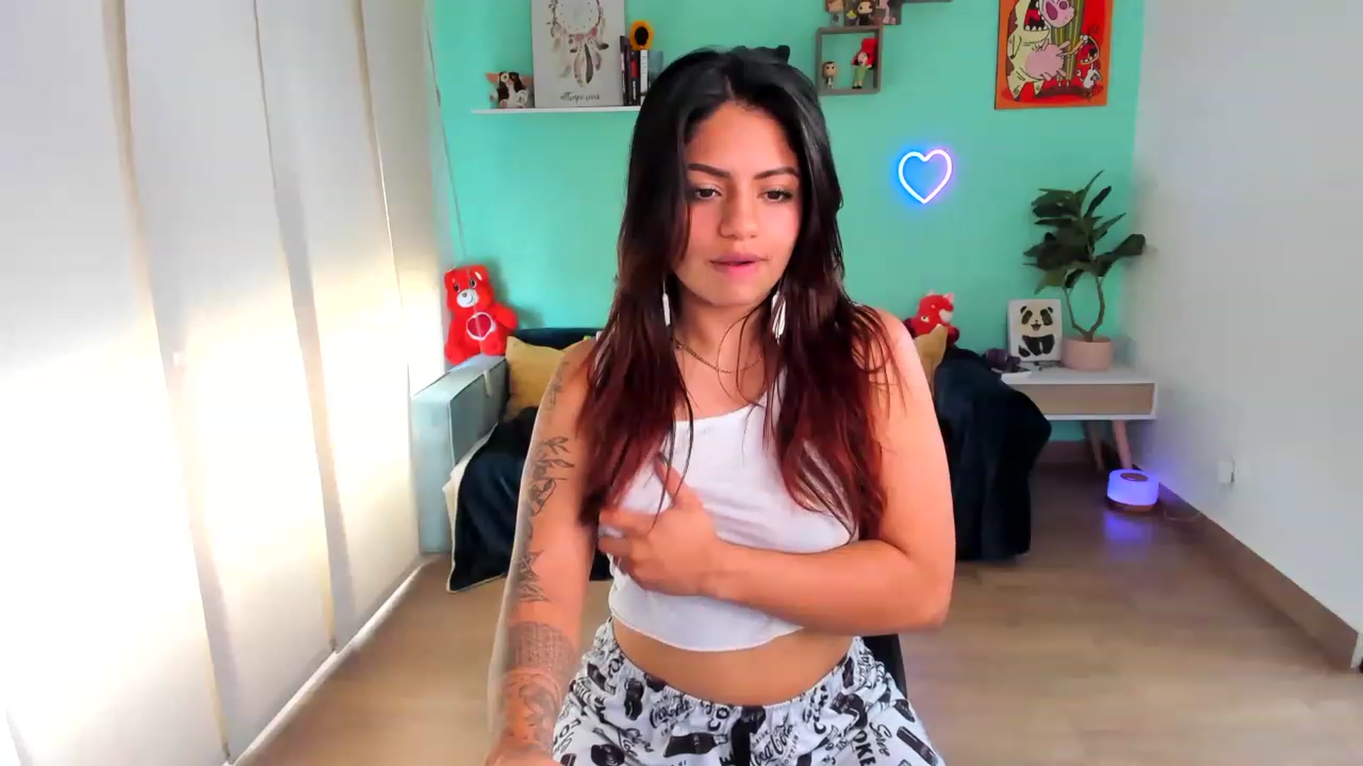 Gallery image thumbnail from SarishaLove's myfreecams stream on, 08/05/2023, 16:42 image 12 of 20