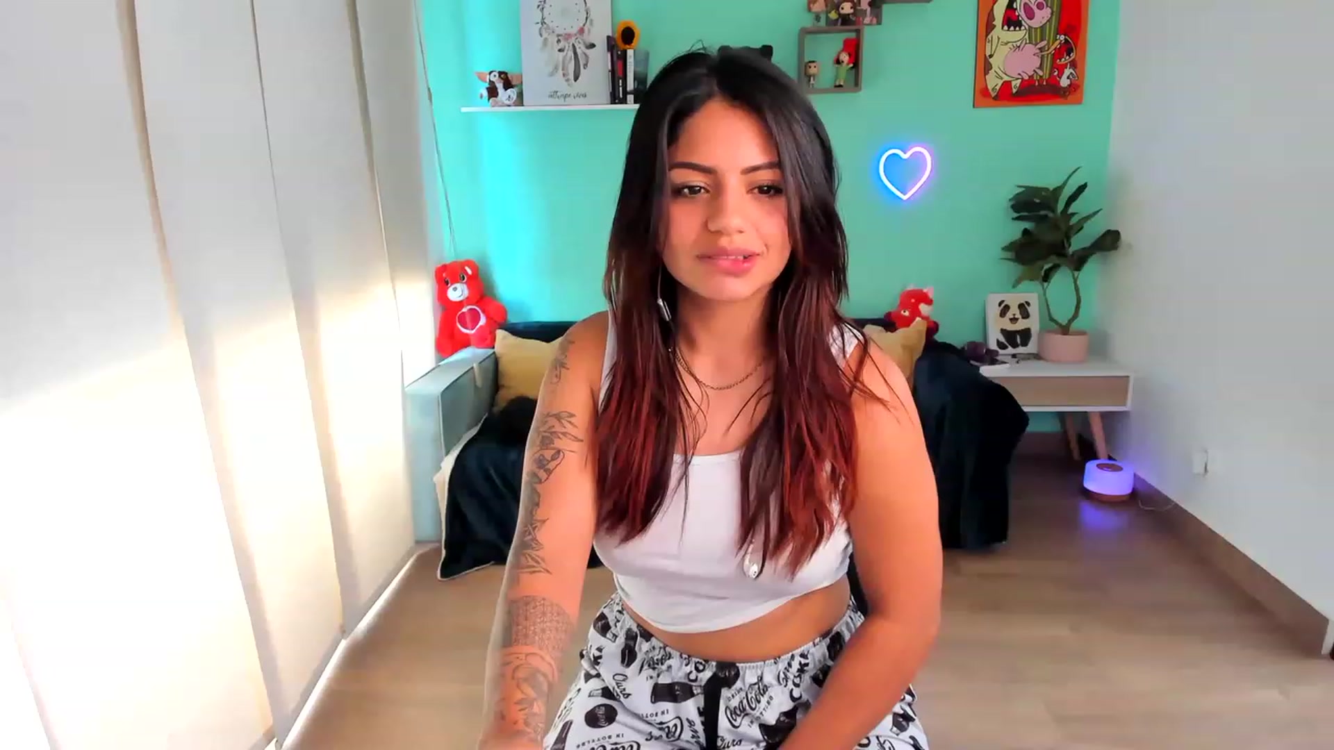 Gallery image thumbnail from SarishaLove's myfreecams stream on, 08/05/2023, 16:42 image 1 of 20