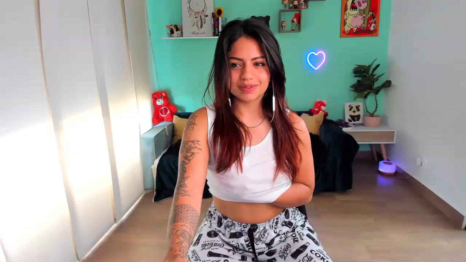 Gallery image thumbnail from SarishaLove's myfreecams stream on, 08/05/2023, 16:42 image 6 of 20