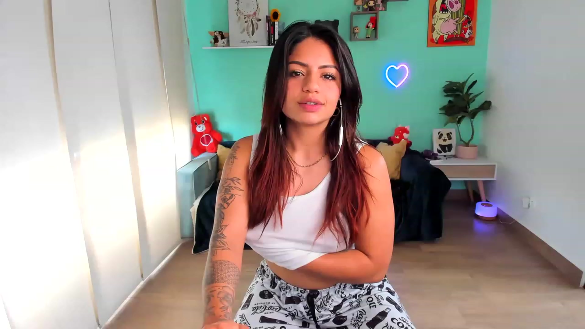 Gallery image thumbnail from SarishaLove's myfreecams stream on, 08/05/2023, 16:42 image 5 of 20