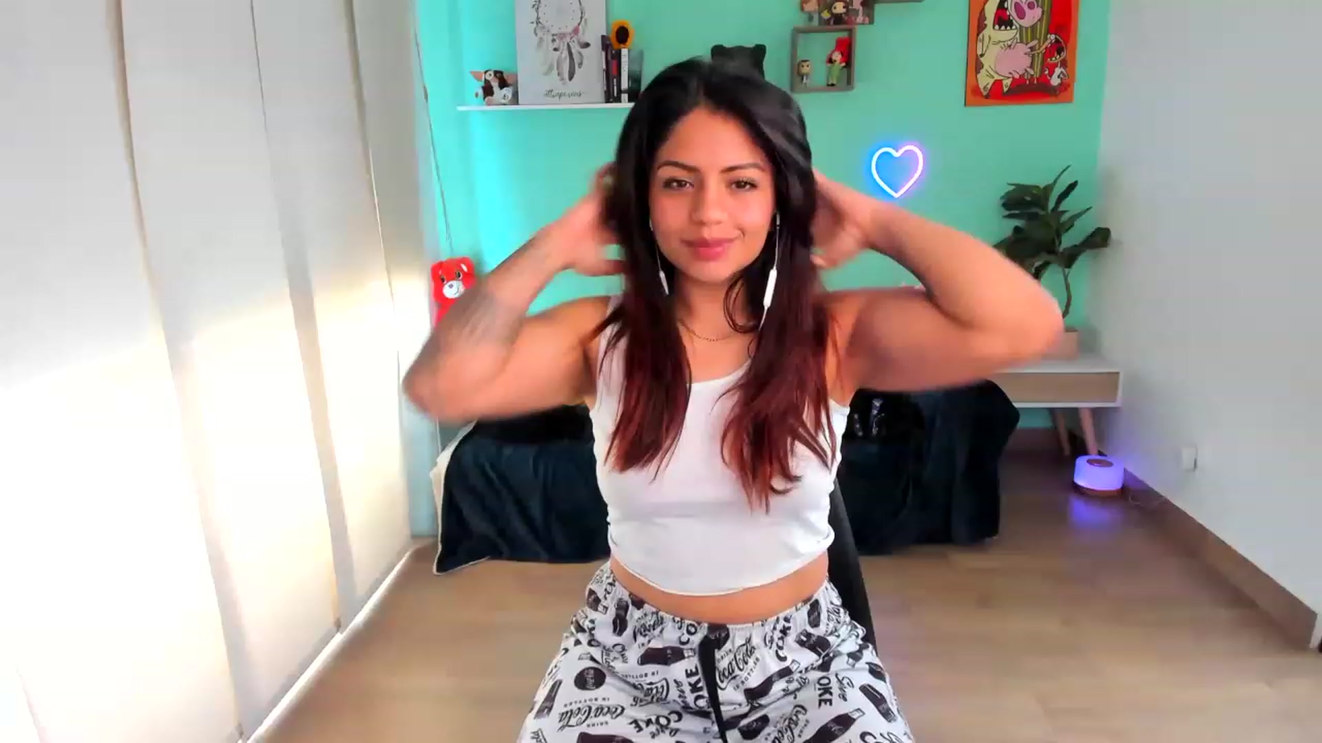 Gallery image thumbnail from SarishaLove's myfreecams stream on, 08/05/2023, 16:42 image 7 of 20