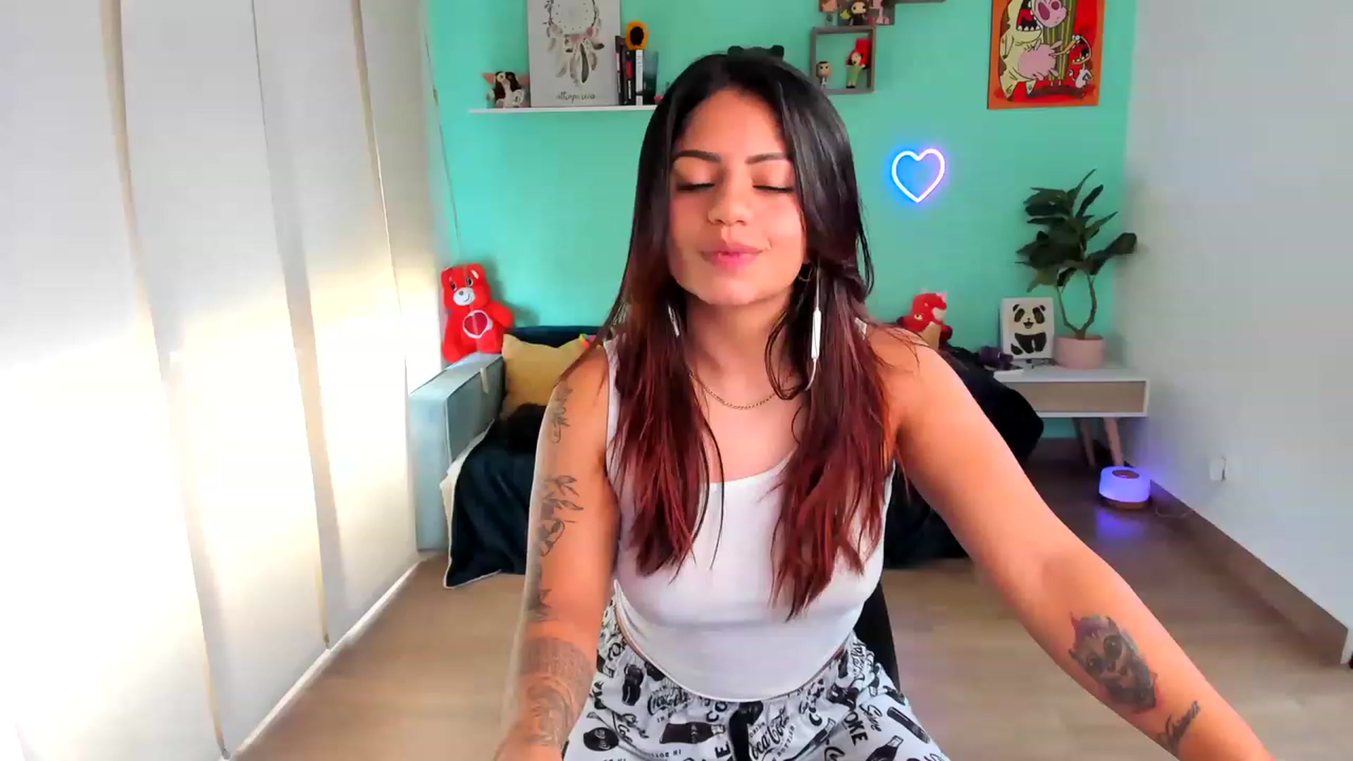 Gallery image thumbnail from SarishaLove's myfreecams stream on, 08/05/2023, 16:42 image 8 of 20